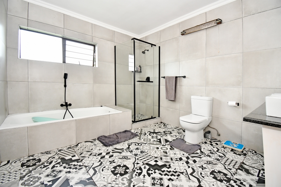 3 Bedroom Property for Sale in Barbeque Downs Gauteng