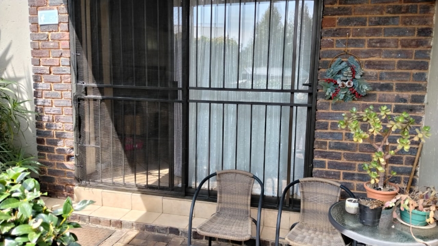 2 Bedroom Property for Sale in Sugar Bush Estate Gauteng