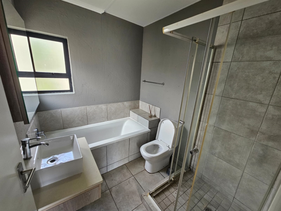 1 Bedroom Property for Sale in Fourways Gauteng