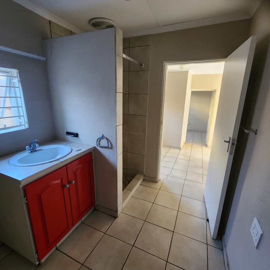 To Let 2 Bedroom Property for Rent in Krugersdorp Gauteng