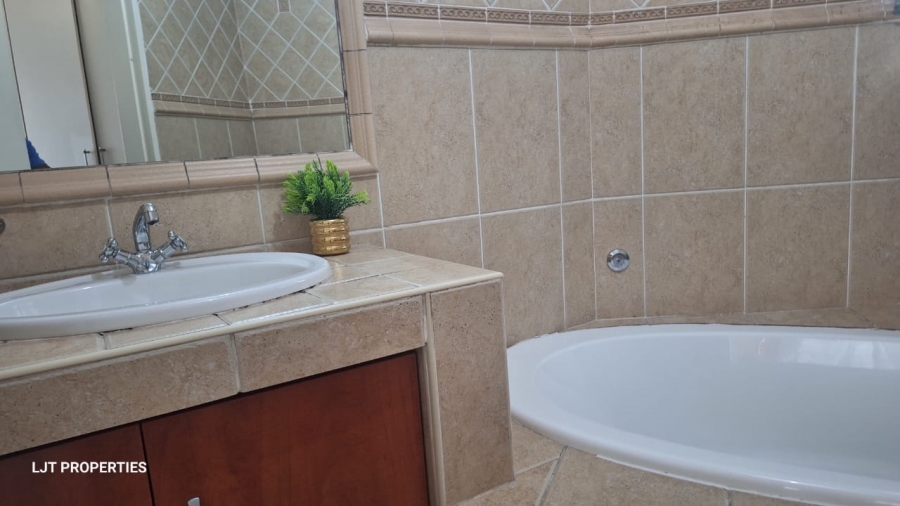 To Let 2 Bedroom Property for Rent in Bedfordview Gauteng