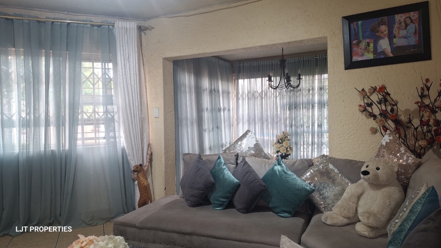 To Let 2 Bedroom Property for Rent in Bedfordview Gauteng