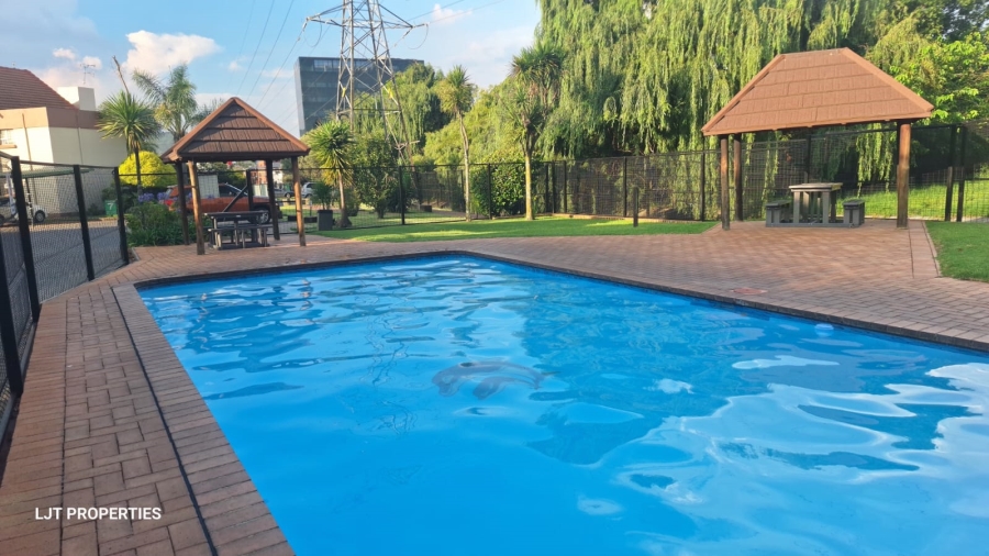 To Let 2 Bedroom Property for Rent in Bedfordview Gauteng