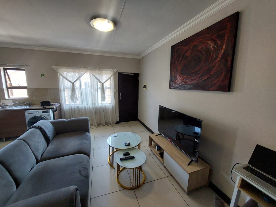 1 Bedroom Property for Sale in Rooihuiskraal North Gauteng