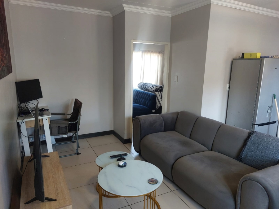 1 Bedroom Property for Sale in Rooihuiskraal North Gauteng