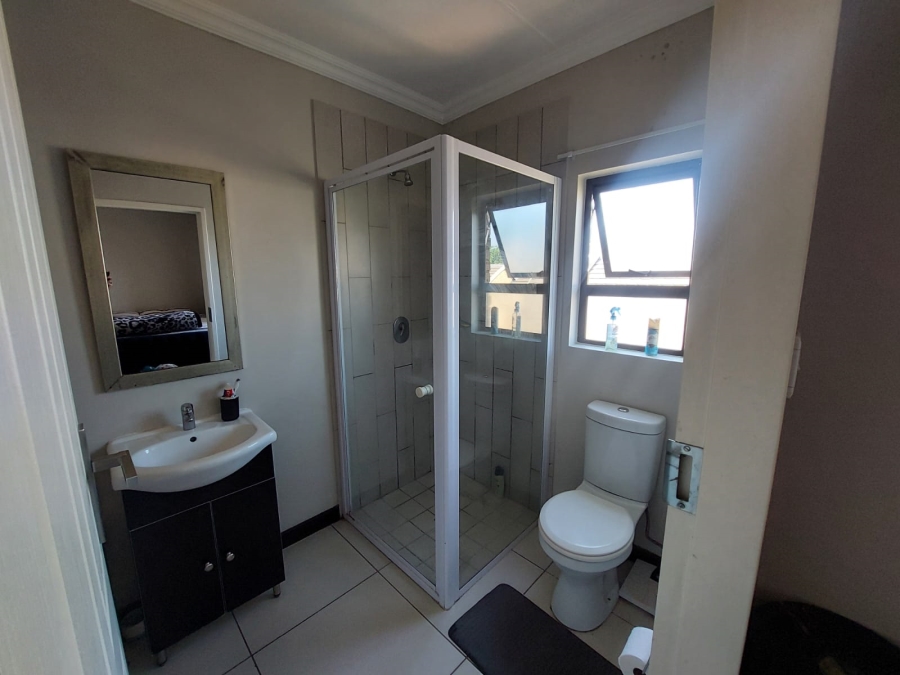 1 Bedroom Property for Sale in Rooihuiskraal North Gauteng