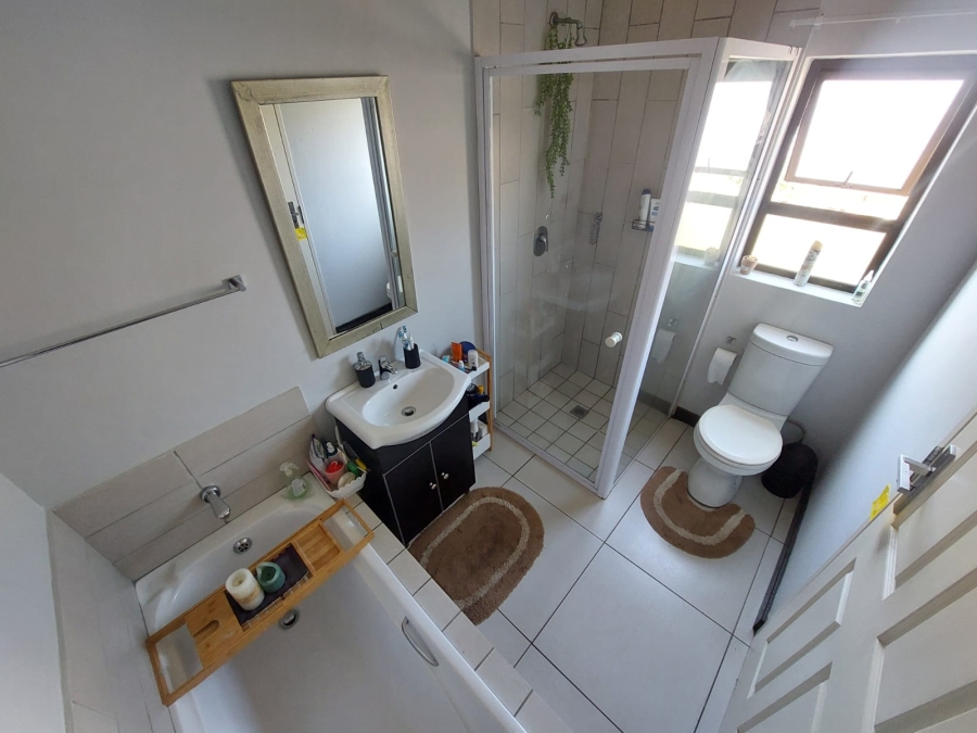 1 Bedroom Property for Sale in Rooihuiskraal North Gauteng