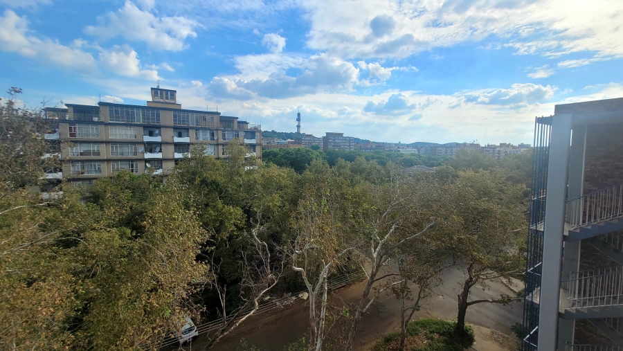 1 Bedroom Property for Sale in Sunnyside Gauteng