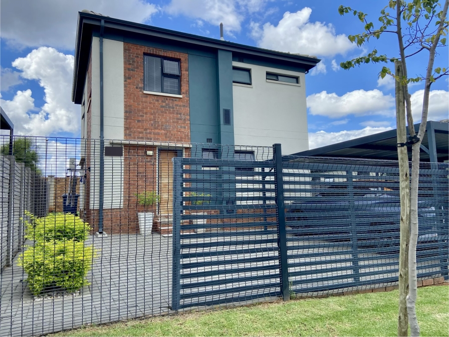 4 Bedroom Property for Sale in Lotus Gardens Gauteng
