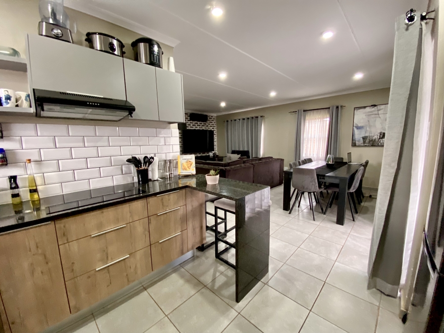 4 Bedroom Property for Sale in Lotus Gardens Gauteng