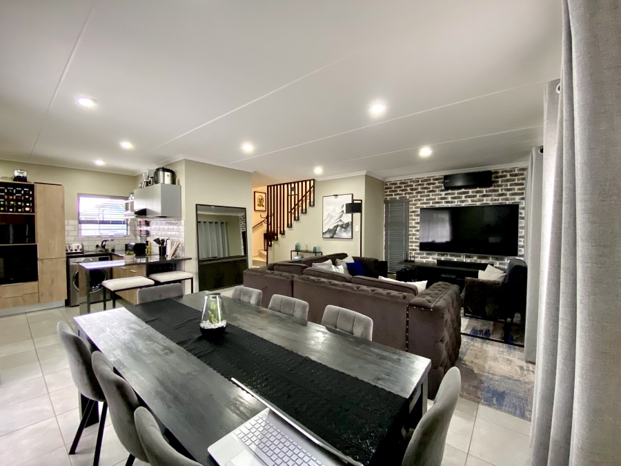 4 Bedroom Property for Sale in Lotus Gardens Gauteng