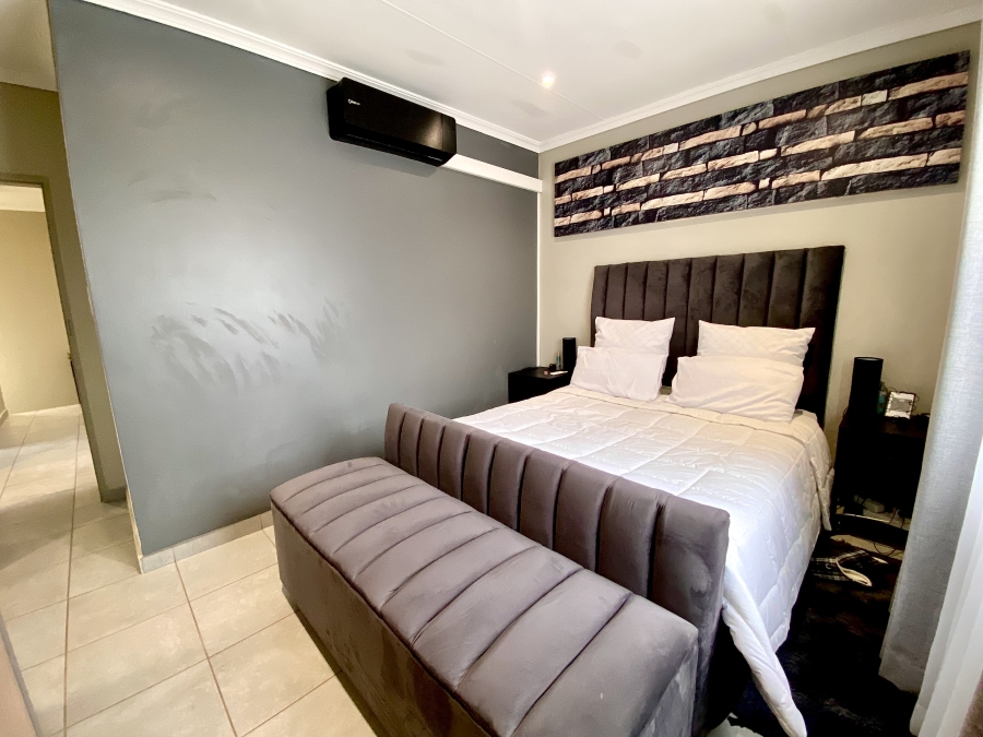 4 Bedroom Property for Sale in Lotus Gardens Gauteng