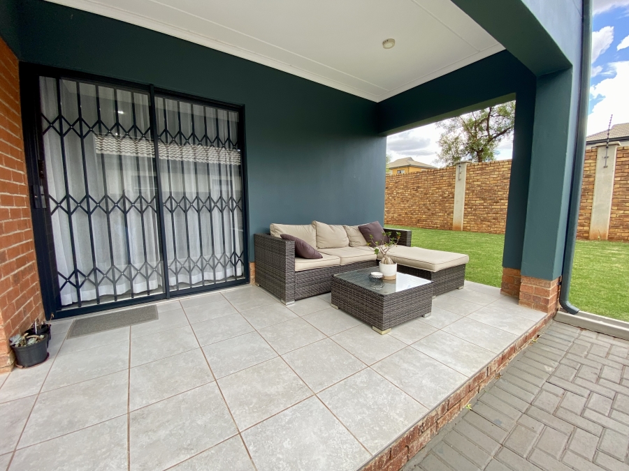 4 Bedroom Property for Sale in Lotus Gardens Gauteng