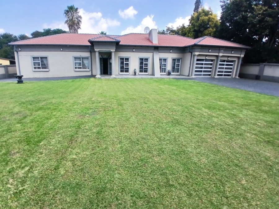 8 Bedroom Property for Sale in Selcourt Gauteng