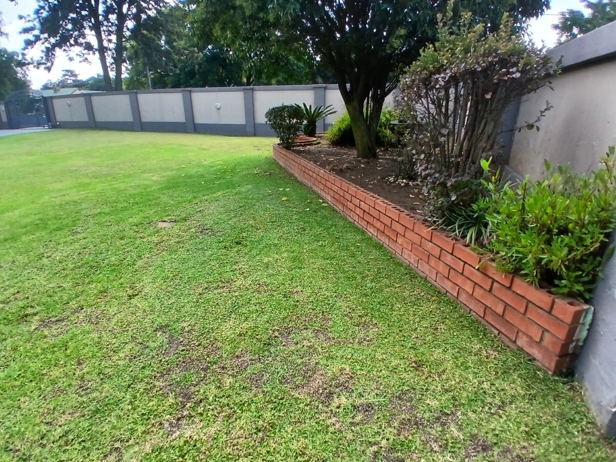 8 Bedroom Property for Sale in Selcourt Gauteng