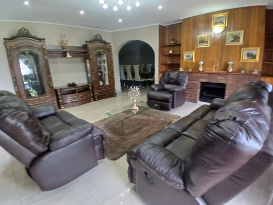 8 Bedroom Property for Sale in Selcourt Gauteng