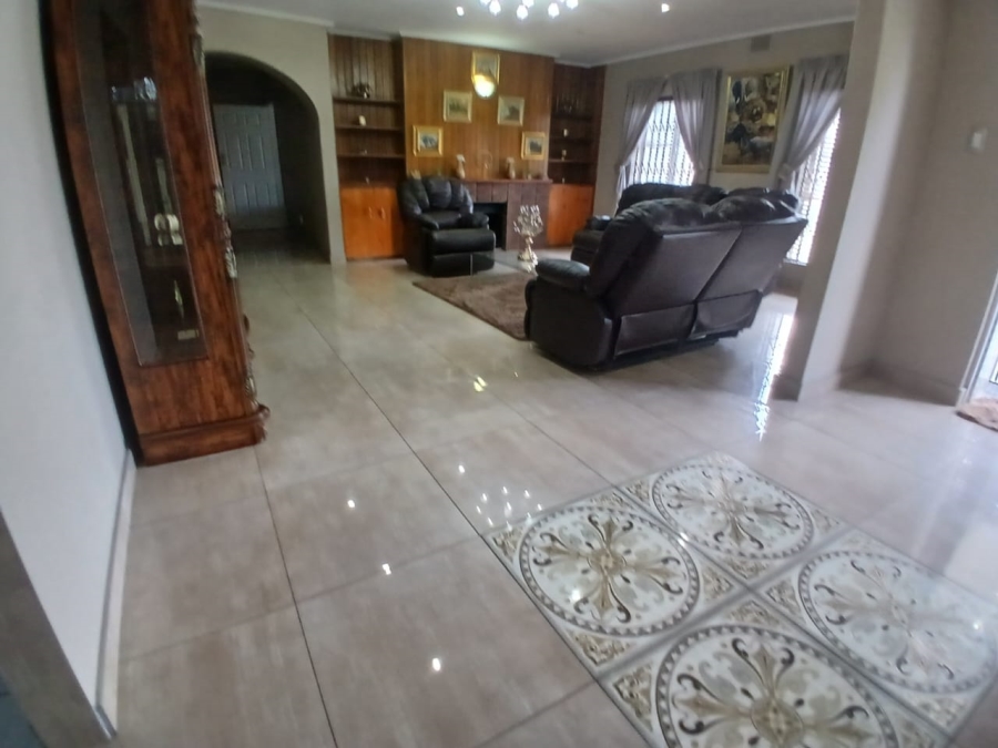 8 Bedroom Property for Sale in Selcourt Gauteng