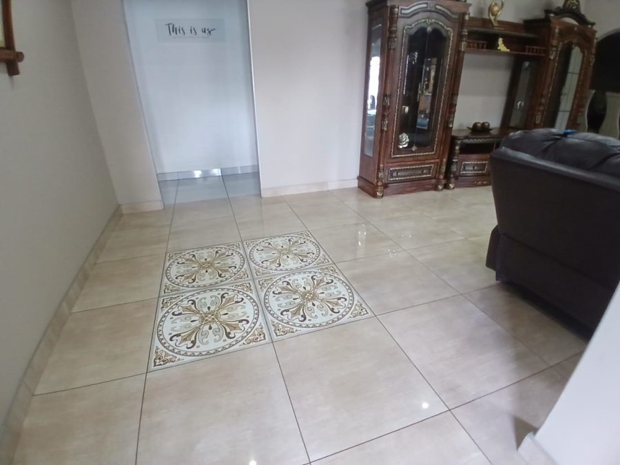 8 Bedroom Property for Sale in Selcourt Gauteng