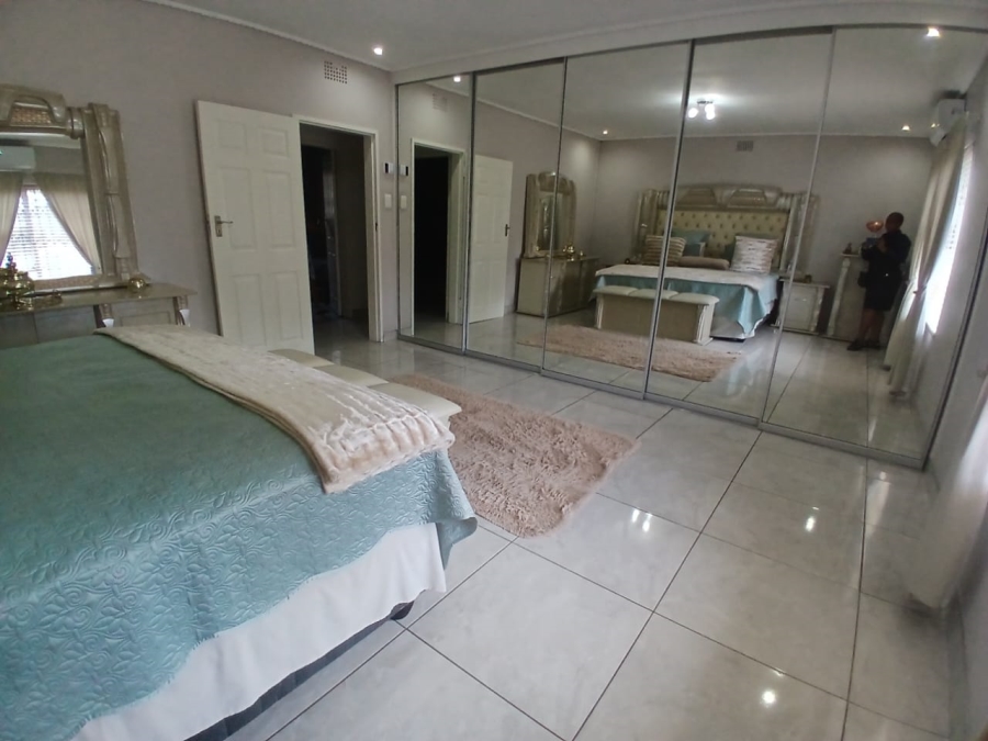 8 Bedroom Property for Sale in Selcourt Gauteng