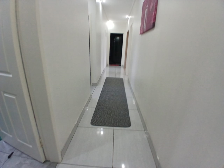 8 Bedroom Property for Sale in Selcourt Gauteng