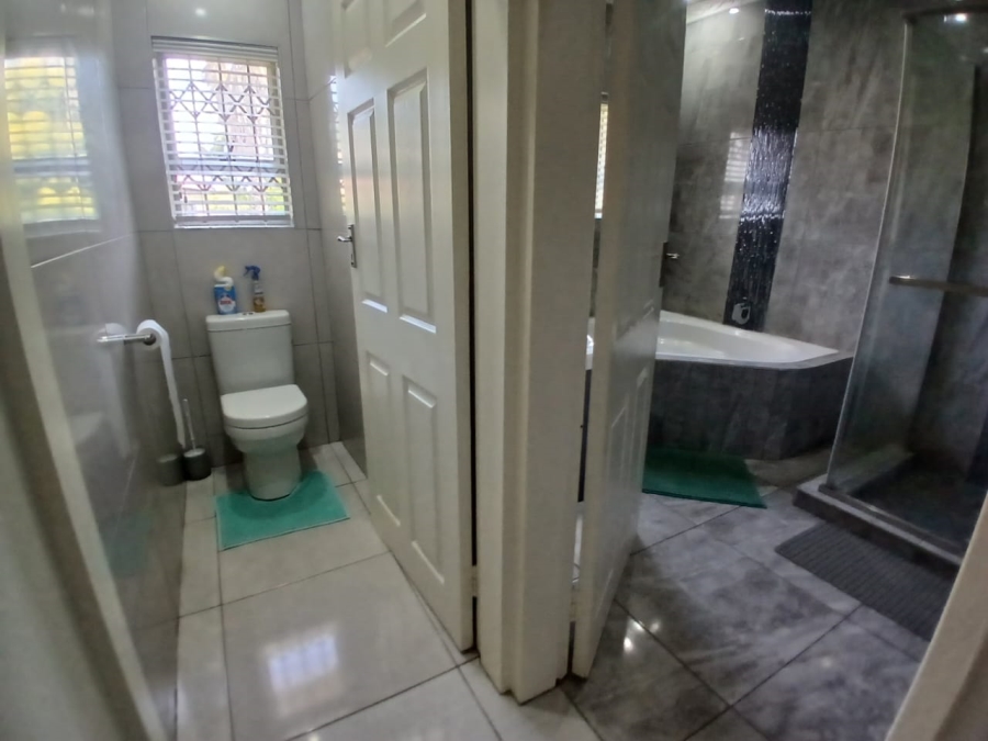 8 Bedroom Property for Sale in Selcourt Gauteng