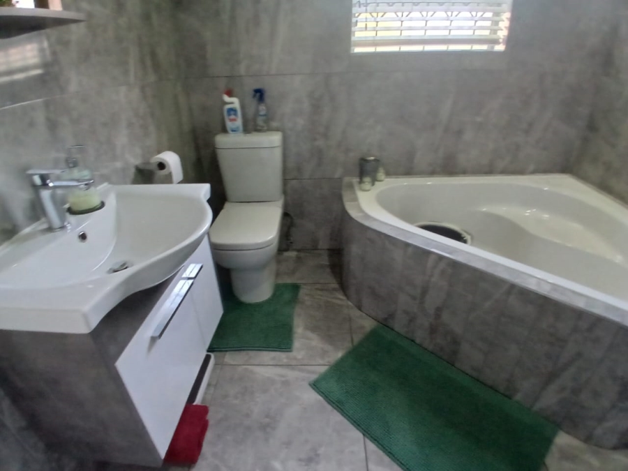 8 Bedroom Property for Sale in Selcourt Gauteng