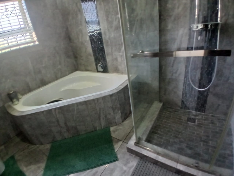 8 Bedroom Property for Sale in Selcourt Gauteng