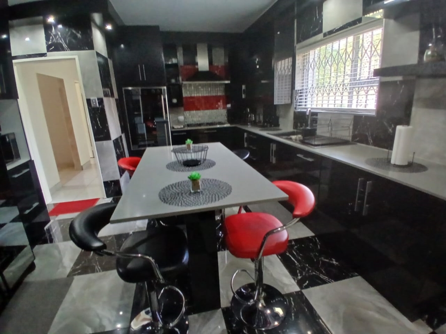 8 Bedroom Property for Sale in Selcourt Gauteng