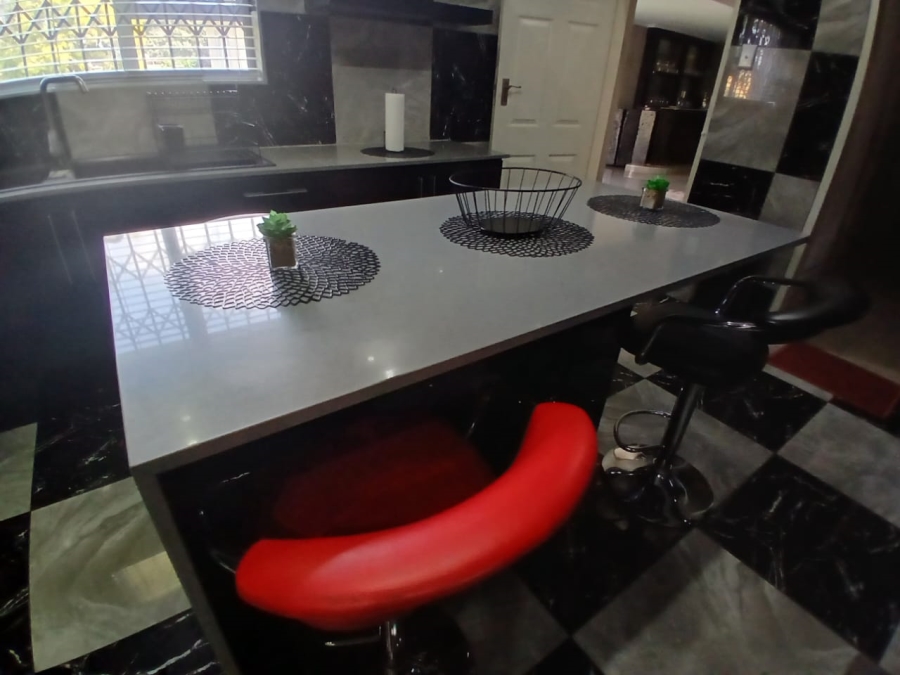 8 Bedroom Property for Sale in Selcourt Gauteng