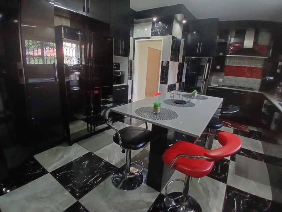 8 Bedroom Property for Sale in Selcourt Gauteng