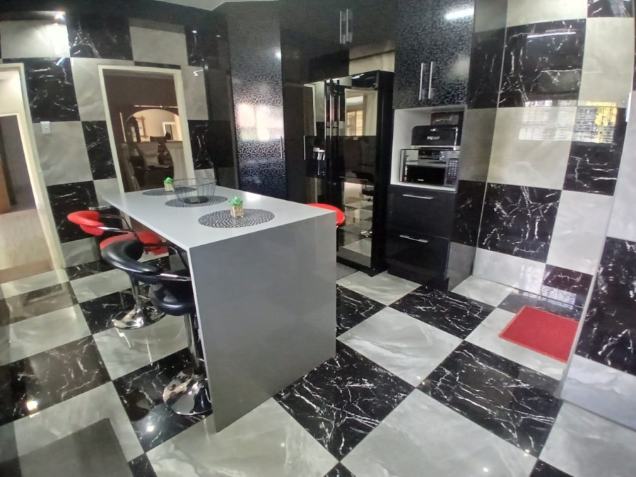 8 Bedroom Property for Sale in Selcourt Gauteng