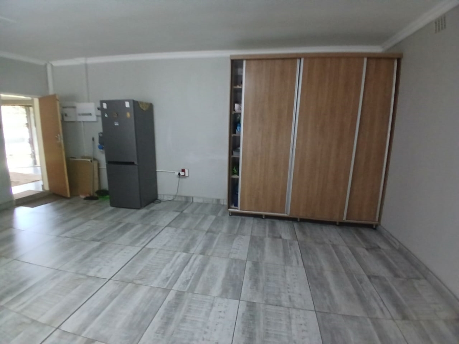 8 Bedroom Property for Sale in Selcourt Gauteng