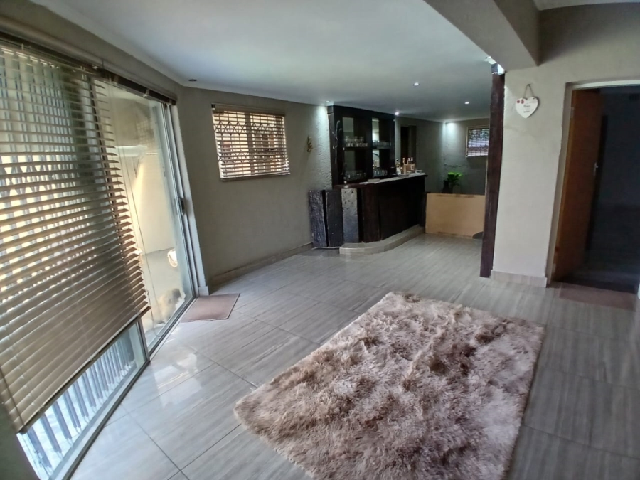 8 Bedroom Property for Sale in Selcourt Gauteng