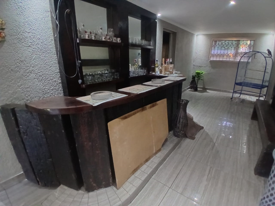 8 Bedroom Property for Sale in Selcourt Gauteng