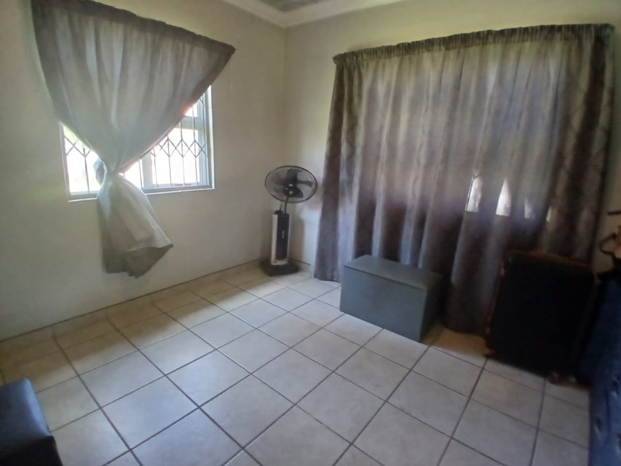 8 Bedroom Property for Sale in Selcourt Gauteng