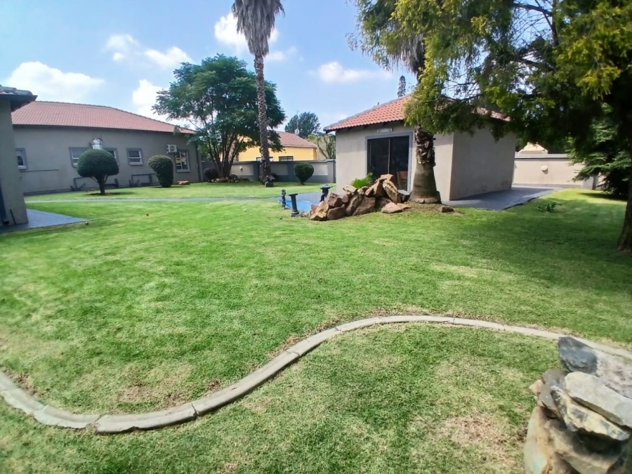 8 Bedroom Property for Sale in Selcourt Gauteng