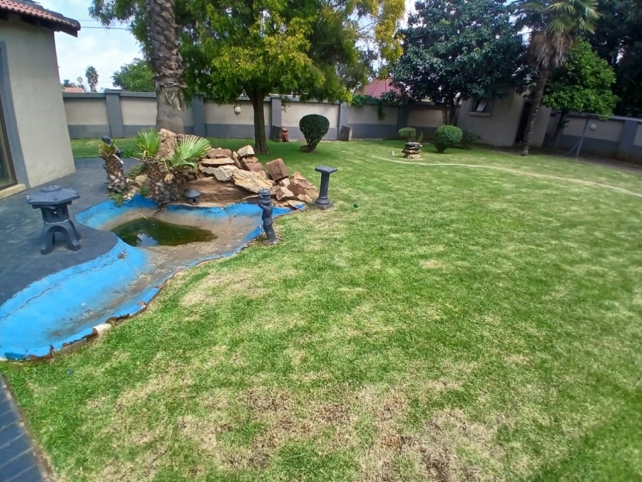 8 Bedroom Property for Sale in Selcourt Gauteng