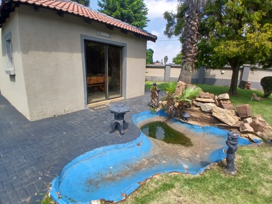 8 Bedroom Property for Sale in Selcourt Gauteng