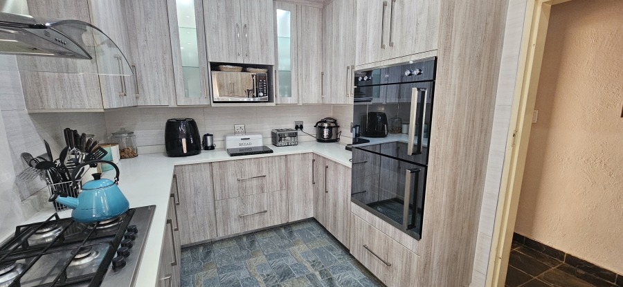 4 Bedroom Property for Sale in Randhart Gauteng