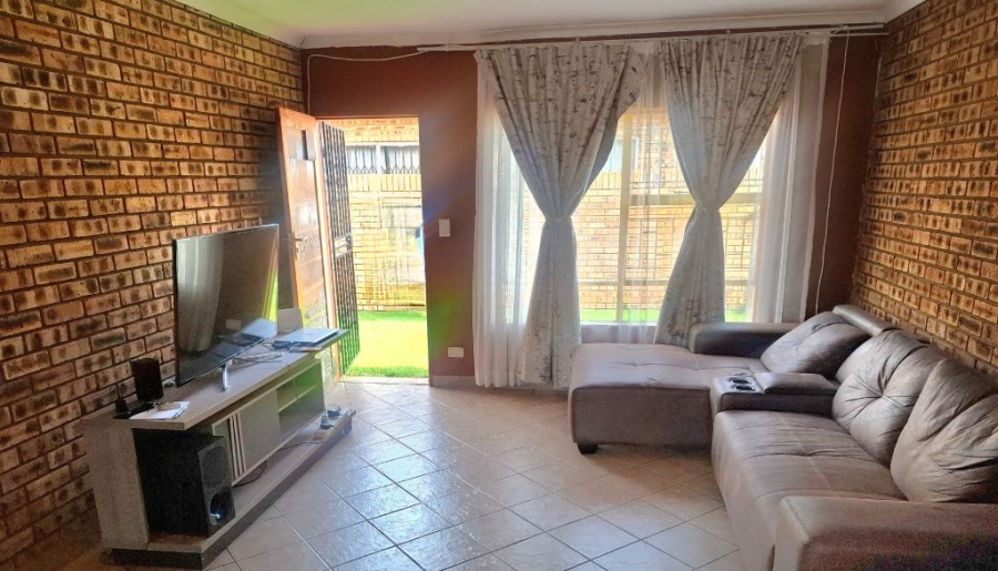 2 Bedroom Property for Sale in Finsbury Gauteng