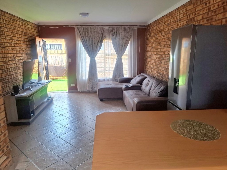 2 Bedroom Property for Sale in Finsbury Gauteng