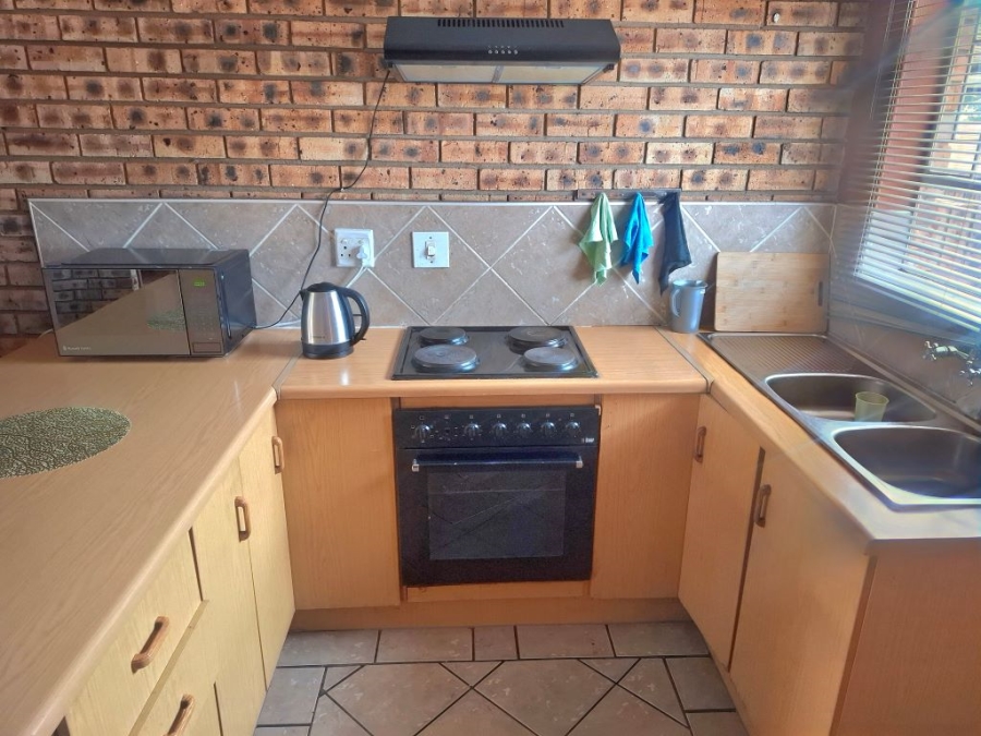 2 Bedroom Property for Sale in Finsbury Gauteng