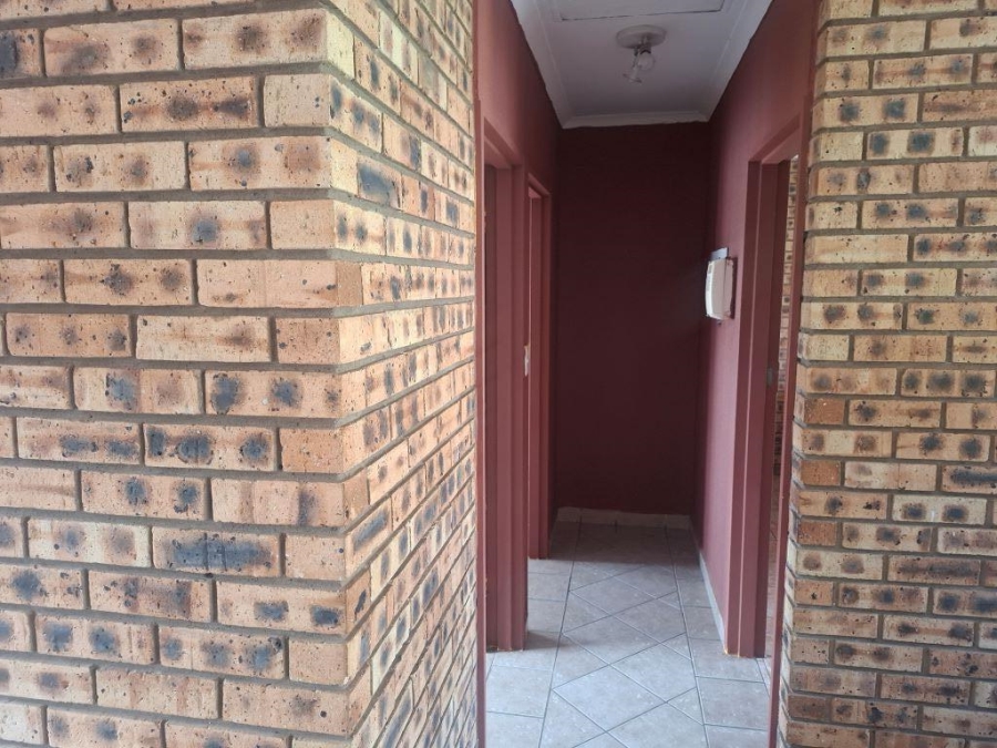 2 Bedroom Property for Sale in Finsbury Gauteng