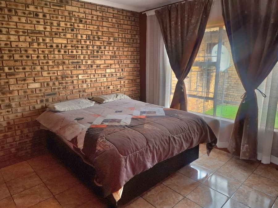 2 Bedroom Property for Sale in Finsbury Gauteng
