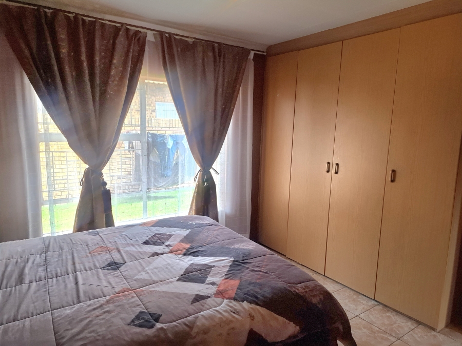 2 Bedroom Property for Sale in Finsbury Gauteng