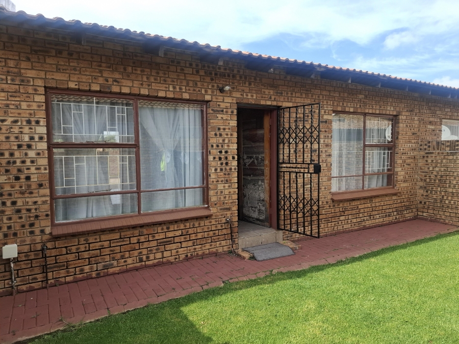 2 Bedroom Property for Sale in Finsbury Gauteng