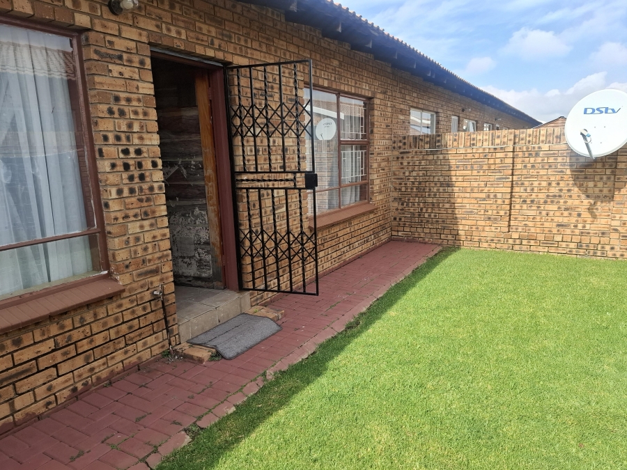 2 Bedroom Property for Sale in Finsbury Gauteng
