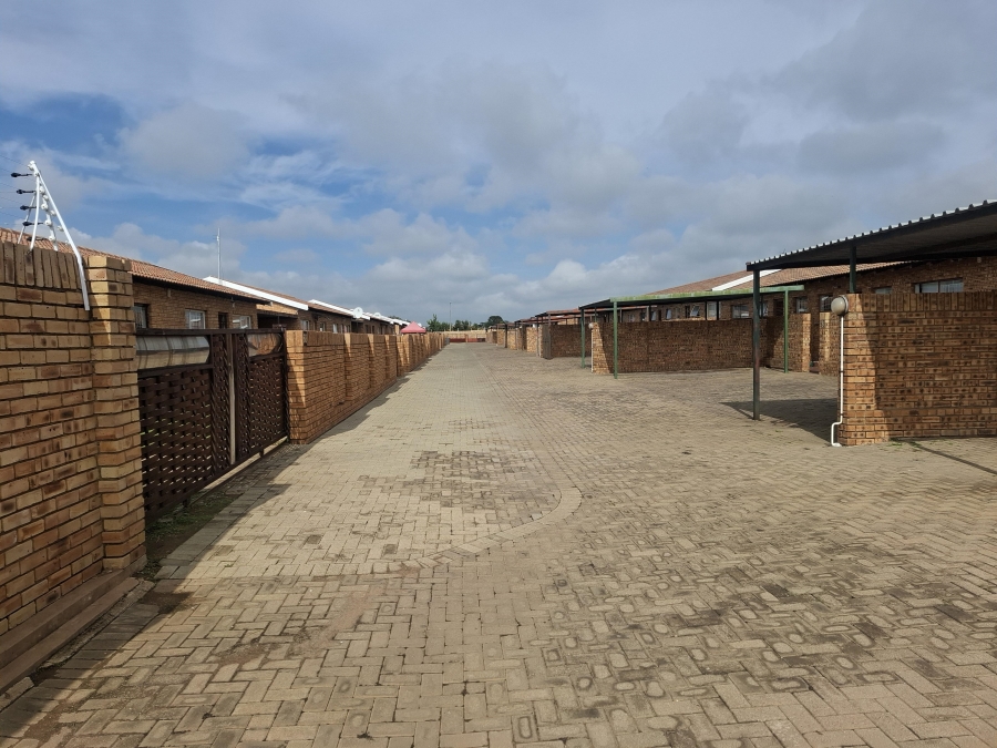 2 Bedroom Property for Sale in Finsbury Gauteng