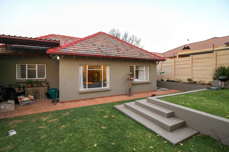 To Let 2 Bedroom Property for Rent in Risidale Gauteng
