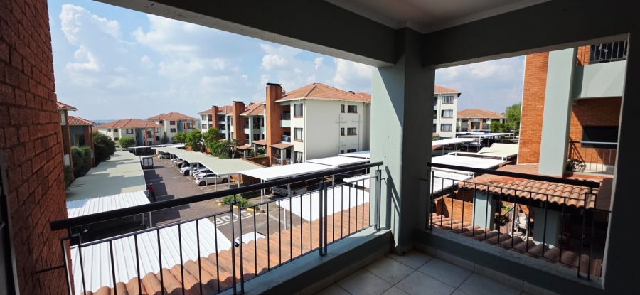 To Let 2 Bedroom Property for Rent in Greenstone Hill Gauteng